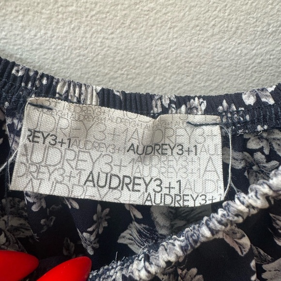 Audrey 3+1, navy with white florals, off shoulder crop top, size: small - Picture 6 of 6
